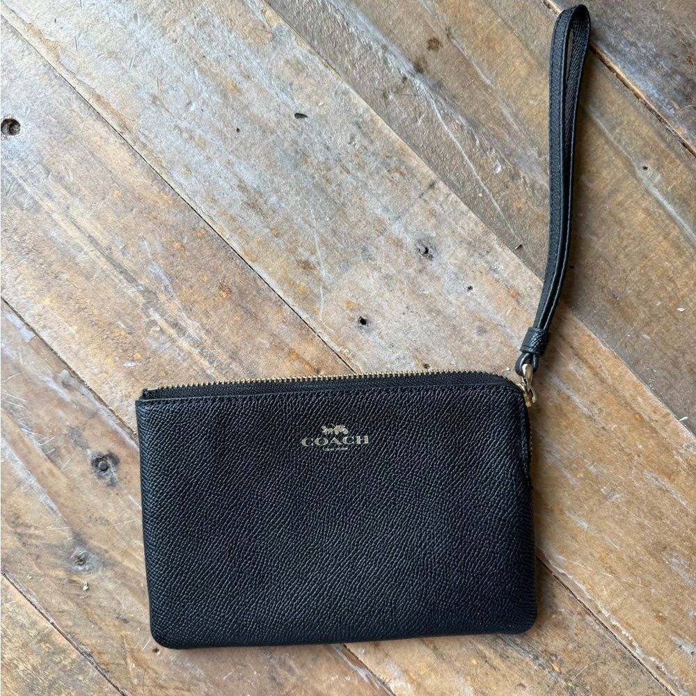 Coach Black Pebbled Leather Wristlet Zip Clutch Card Slot Authentic Near Perfect
